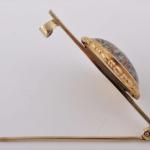 Zlat bro s miniaturou Tiffany 1c