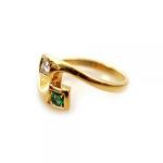 Zlat prsten se smaragdem a briliantem