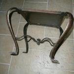 Bronzov stolek signovan T. A.,