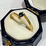 Zlat prsten s modrm prodnm safrem
