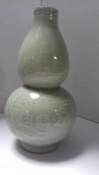 Porcelnov vza ve tvaru vejce