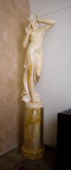 Mramorov socha mlad dvky vka 179,5cm