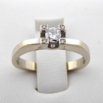Prsten z blho zlata s diamanty - 0,22 ct