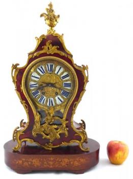 Francouzsk rokokov stoln hodiny