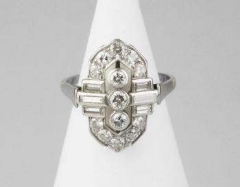 Platinov art deco prsten s diamanty