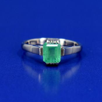 Blozlat prsten se smaragdem