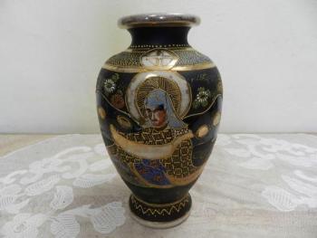 Bohatě zdobená zlacená váza - Satsuma, Japonsko Bohatě zdobená zlacená váza - Satsuma, Japonsko