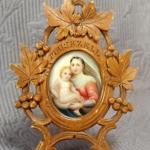 Sakrální malba na porcelánu v řezaném rámu Sakrální malba na porcelánu v řezaném rámu