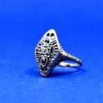 Bílozlatý art deco prsten s briliantem Bílozlatý art deco prsten s briliantem