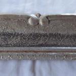 Patinovaný stříbrný rám s řezbou Patinovaný stříbrný rám s řezbou