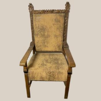 Křeslo s područkami řezbované  Křeslo s područkami řezbované