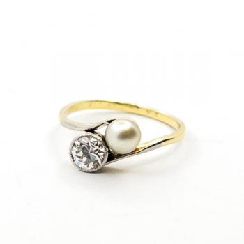 Briliantový prsten s perlou Briliantový prsten s perlou