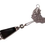 Zlatý přívěsek s onyxem a diamanty Zlatý přívěsek s onyxem a diamanty