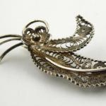 Stříbrna filigránová brož - květ s listy Stříbrna filigránová brož - květ s listy