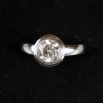 Zlatý prsten s diamantem Zlatý prsten s diamantem