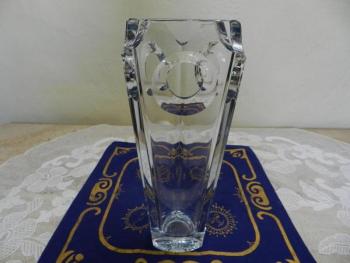 Trojboká autorská váza z čirého skla Trojboká autorská váza z čirého skla