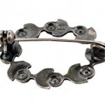 STŘÍBRNÁ OVÁLNÁ BROŽ - VĚTVIČKA S GRANÁTY STŘÍBRNÁ OVÁLNÁ BROŽ - VĚTVIČKA S GRANÁTY