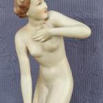 Dívka po koupeli, zn. Royal Dux  Dívka po koupeli, zn. Royal Dux