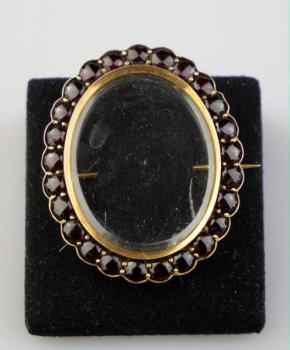 Zlatá brož s českými granáty  Zlatá brož s českými granáty