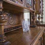 Neorenesanční skříň s vitráží Neorenesanční skříň s vitráží