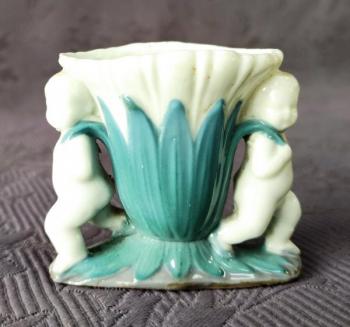 Vázička s amorky Vázička s amorky