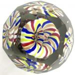 Těžítko s pěti pruhovanými květy Těžítko s pěti pruhovanými květy