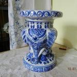 Malovaný porcelánový soklík Malovaný porcelánový soklík