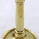 Leštěný mosazný svícen s prstenci Leštěný mosazný svícen s prstenci