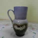 Džbán s krajinou a květinami Džbán s krajinou a květinami