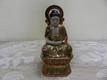 Bohatě zdobená soška, Buddha - Satsuma, Japonsko Bohatě zdobená soška, Buddha - Satsuma, Japonsko