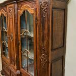 Vyřezávaná lutyšská dubová knihovna z 19. století  Vyřezávaná lutyšská dubová knihovna z 19. století