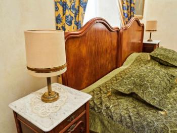 Vintage stolní lampičky na noční stolek Vintage stolní lampičky na noční stolek