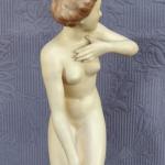 Dívka po koupeli, zn. Royal Dux  Dívka po koupeli, zn. Royal Dux