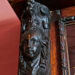 Velká neorenesanční knihovna s erbem Velká neorenesanční knihovna s erbem