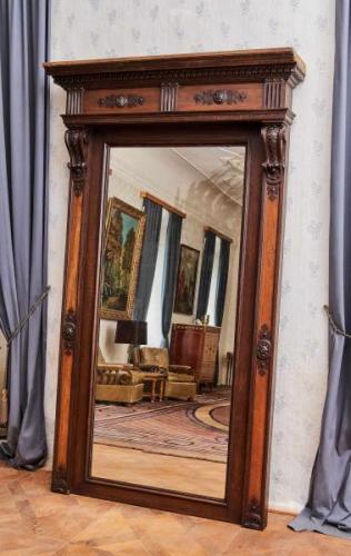 Monumentální zrcadlo v neorenesančním stylu  Monumentální zrcadlo v neorenesančním stylu