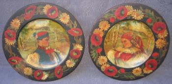 Talíř chlapce a dívky v kroji, ruční malba, 2 ks Talíř chlapce a dívky v kroji, ruční malba, 2 ks