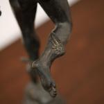 Bronzová socha Merkura na mramorovém podstavci Bronzová socha Merkura na mramorovém podstavci