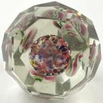 Těžítko s pruhovanými květy a fazetami Těžítko s pruhovanými květy a fazetami