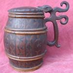 Korbel z několika druhů dřev, s intarzií Korbel z několika druhů dřev, s intarzií