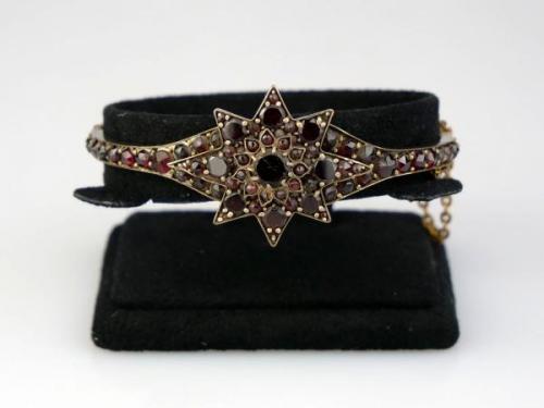 Náramek s českými granáty  Náramek s českými granáty