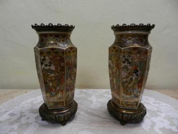 Japonské párové vázy v montáži Japonské párové vázy v montáži