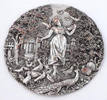 Dívka s ptáčky v zahradě Dívka s ptáčky v zahradě