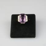 Zlatý prsten s ametystem a diamanty Zlatý prsten s ametystem a diamanty