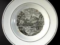 Kameninový talíř s alpským motivem z let 1840-1850 (Starožitnosti pod Kinskou) Kameninový talíř s alpským motivem z let 1840-1850 (Starožitnosti pod Kinskou)