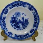 Dekorační kobaltový talíř s čínským motivem Dekorační kobaltový talíř s čínským motivem