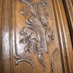 Zámecká dubová skříň z 19. století Zámecká dubová skříň z 19. století