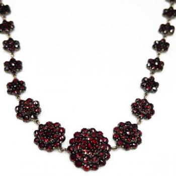 Granátový náhrdelník  Granátový náhrdelník