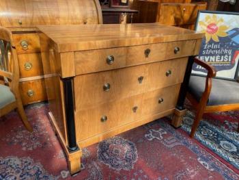 Psací komoda ve stylu Biedermeier  Psací komoda ve stylu Biedermeier