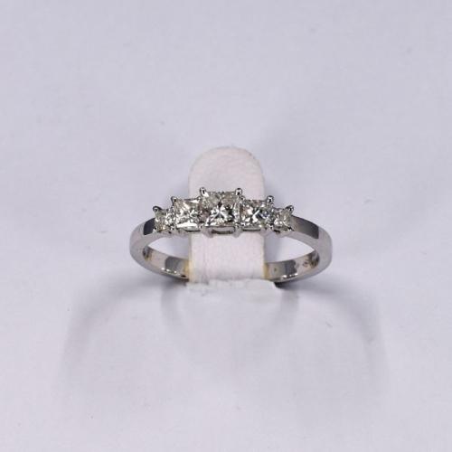 Bílozlatý prsten s diamanty - ALO, 2010 Bílozlatý prsten s diamanty - ALO, 2010