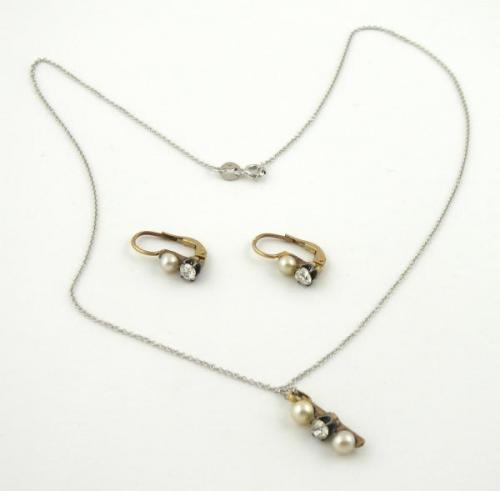 Souprava s mořskými perlami a diamanty - 0,70 ct Souprava s mořskými perlami a diamanty - 0,70 ct